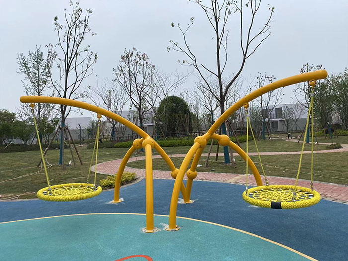 戶外秋千設備
