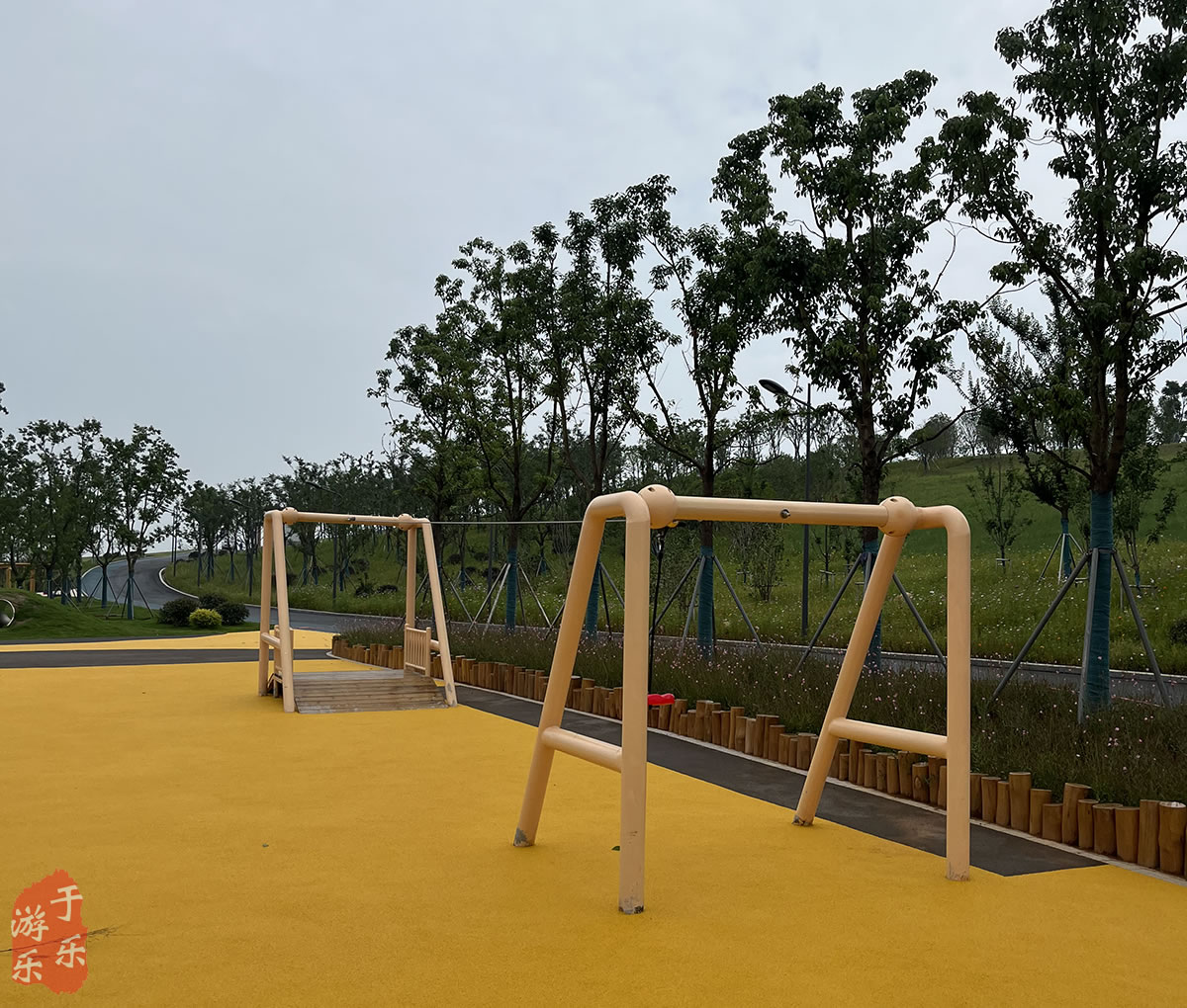 兒童游樂(lè)設(shè)備